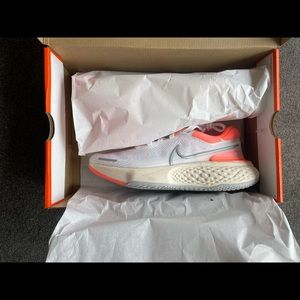 Nike zoom x Invincible flyknit womens 9 NIB